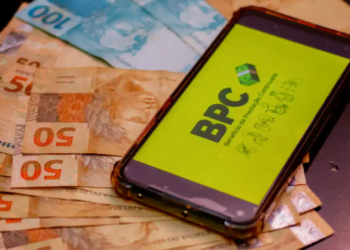 BPC: Com quantos anos posso receber o pagamento de R$1320?