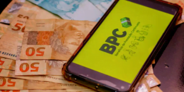 BPC: Com quantos anos posso receber o pagamento de R$1320?