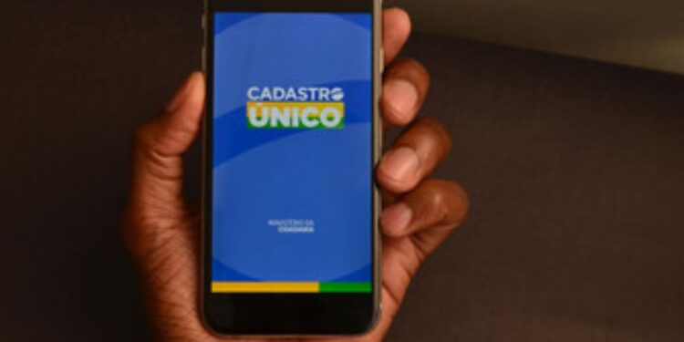 Governo Vai Unir Inscritos no CadÚnico a Vagas de Emprego