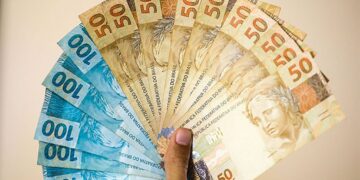 MARTELO BATIDO! Governo divulga valor OFICIAL do salário mínimo para 2024