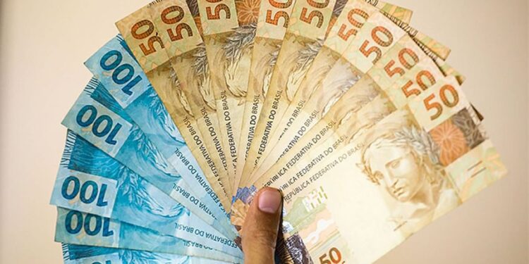 MARTELO BATIDO! Governo divulga valor OFICIAL do salário mínimo para 2024