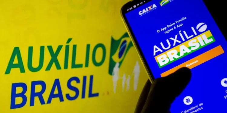 AUXÍLIO BRASIL: Saque de R$ 15 MIL disponível faz a alegria de beneficiários