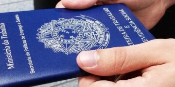 Arrumei um emprego de carteira assinada, continuo recebendo o Bolsa Família?