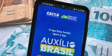 Auxílio Brasil: Indenização de R$ 15 mil LIBERADA faz a alegria de brasileiros