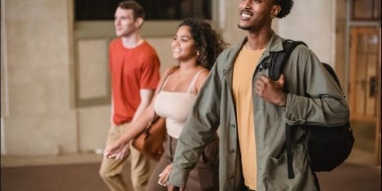 NOVO BENEFÍCIO: saiba como funciona a BOLSA PERMANÊNCIA para estudantes de baixa renda