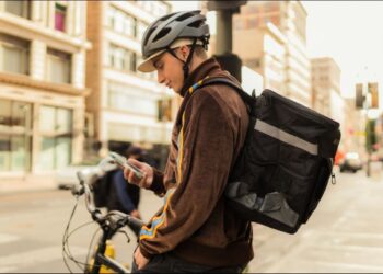 Rumo à REGULAMENTAÇÃO TRABALHISTA? STF encaminha controvérsia sobre vínculo empregatício em apps de entrega