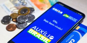 Decisão Judicial: Indenização de R$ 15 Mil do Auxílio Brasil - Entenda se Você Está Elegível!