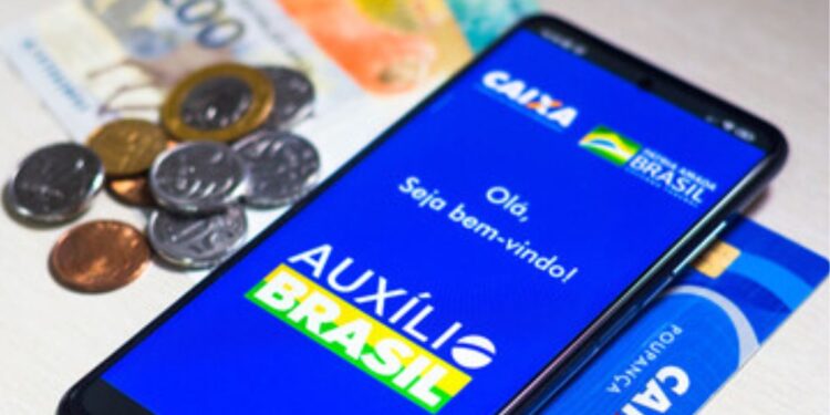 Auxílio Brasil: Descubra como receber a indenização de R$ 15 MIL por vazamento de dados