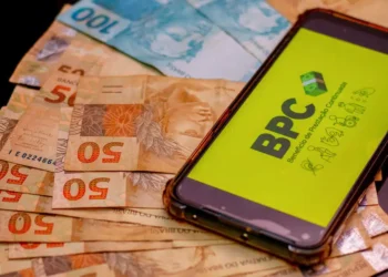 BPC: Veja o que é e como solicitar o benefício que paga até R$1.411 mensais!