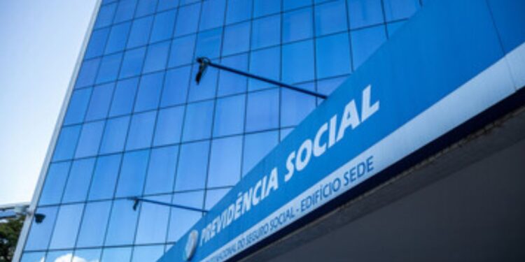 Alerta do INSS: Cuidado com o Golpe da Prova de Vida Online para Aposentados!