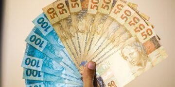 SE APRESSE! Brasileiros têm até ESTA SEMANA para sacar R$ 6.220 na CAIXA