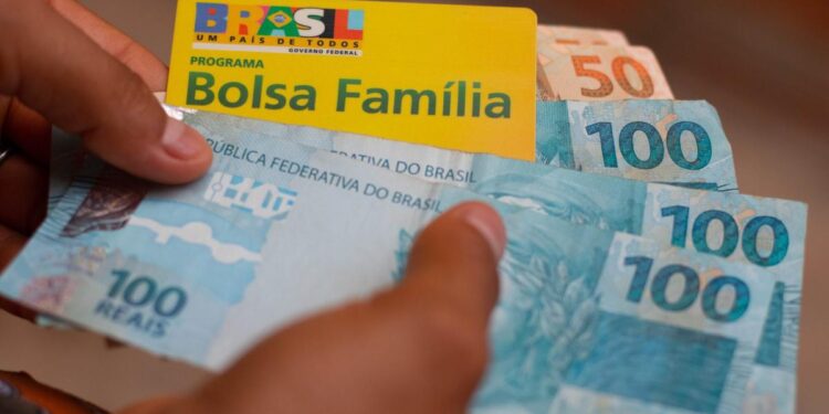 Pagamento do Bolsa Família; saiba quem recebe HOJE(12)