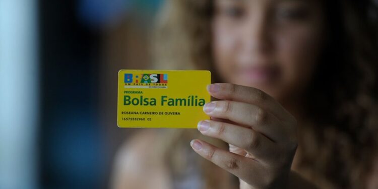 Abono Natalino do Bolsa Família de Dezembro: Veja lista de beneficiários que vão receber!