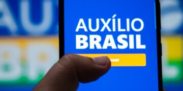Como consultar pagamento de R$ 15 mil do Auxílio Brasil?