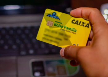 Bolsa Família: NOVOS CARTÕES serão entregues aos beneficiários; veja se seu nome está na lista