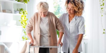 Idosos com mais de 65 anos podem solicitar HOJE (10/01) um salário mínimo