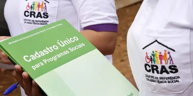 Bolsa Família: Representante do CRAS pode vir até a minha casa? Entenda