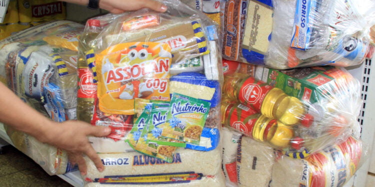 Quem recebe a cesta básica do governo HOJE (12/01)? Confira a lista de CPFs