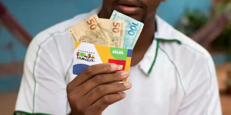 Homem que mora sozinho pode receber o Bolsa Família? Confira as regras!