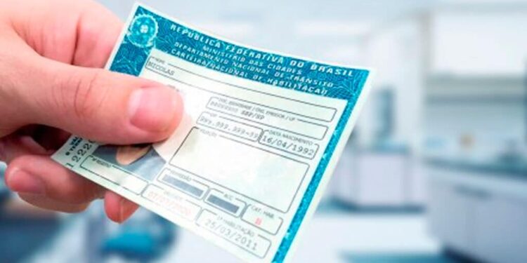 Idosos com mais de 65 anos podem renovar a CNH gratuitamente! Veja como!