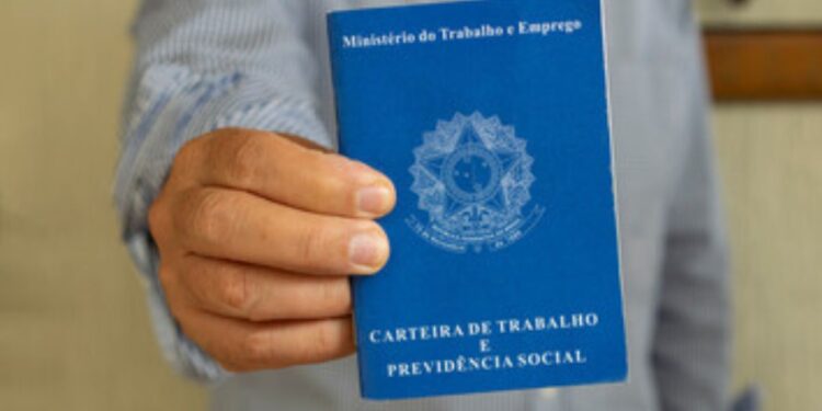 Segurados do INSS Ficam Frustrados com Falta de Benefícios no Reajuste Salarial
