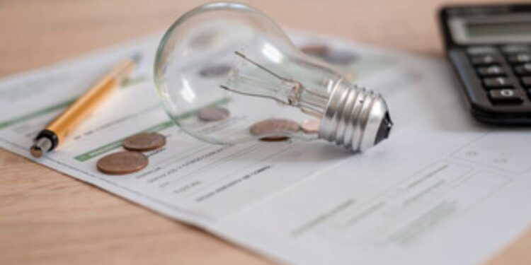 Conta de Luz Grátis para Idosos: Saiba Como Obter o Benefício