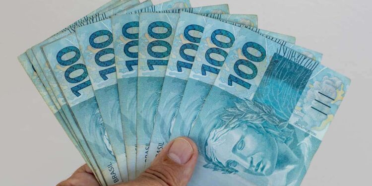 BRASILEIROS EM FESTA hoje (16/01)! Aprovado Auxílio Emergencial com parcela de R$ 100 mensais