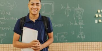 Ajuda Financeira para Estudantes do Ensino Médio: Novo Programa Aprovado por Lula