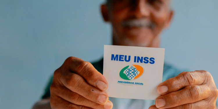 Idosos que ganham até R$2.824 recebem GRANDE notícia do INSS no dia de hoje (24)! Confira