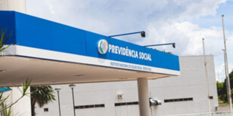 Alerta aos Aposentados: Possível Greve dos Peritos Médicos do INSS em Vista