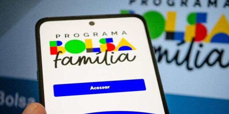 Bolsa Família BLOQUEADO? Veja como regularizar a situação e voltar a receber