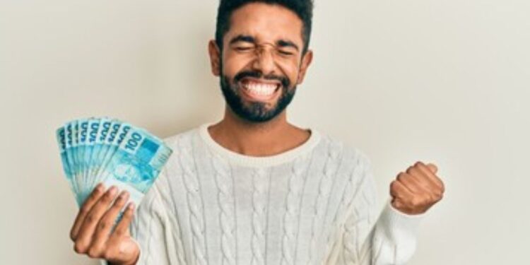 Salário Mínimo Acima de R$ 1.412? Quem são os Beneficiados com o Aumento?