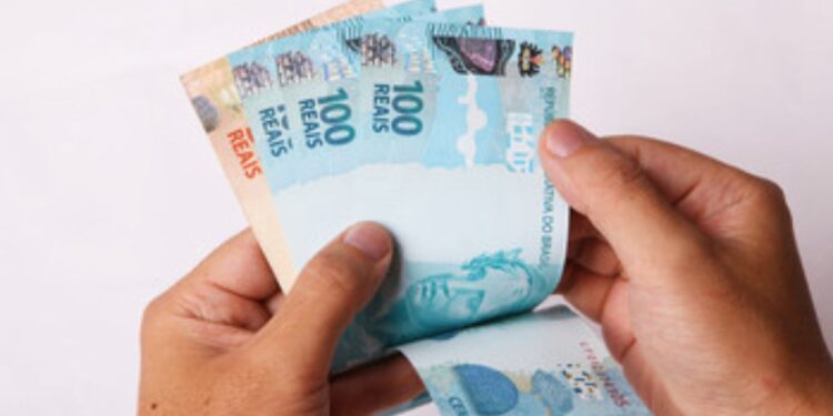 Salário Mínimo 2024: Possível Reajuste Antecipado sob Sanção de Lula?