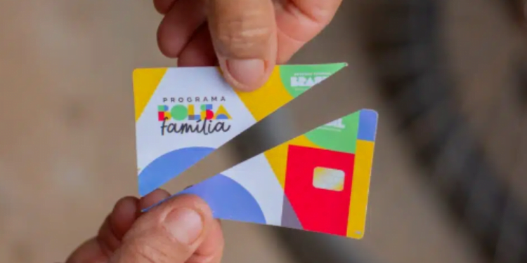 Beneficiários são pegos de surpresa HOJE (21/02) com BLOQUEIO no saque do BOLSA FAMÍLIA