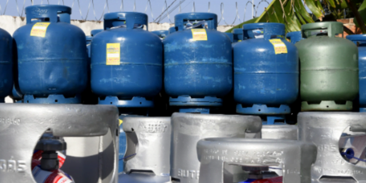 TA ACABANDO! Governo paga VALE GÁS até AMANHÃ (29/02); veja como garantir o benefício!