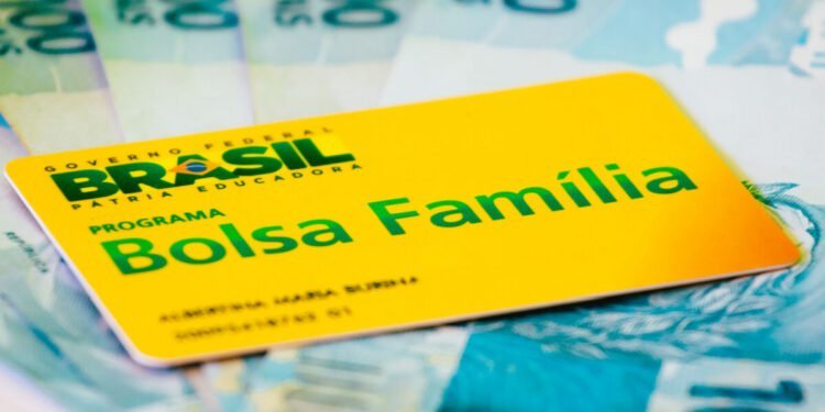 Valor do Bolsa Família de fevereiro ULTRAPASSOU os R$700? Confira