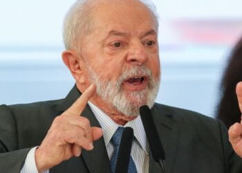 Lula BATE O MARTELO sobre o 13º e valor do Bolsa Família em março!