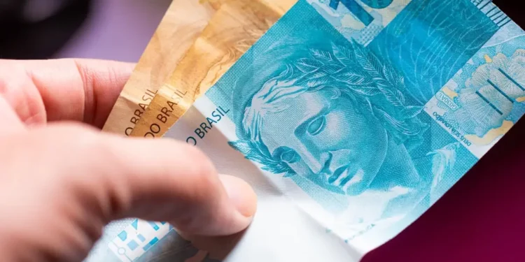 Novo Salário Mínimo começa a valer a partir de HOJE (01); confira novo valor e o que muda