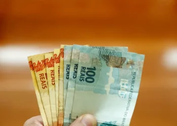 Quem trabalhou em 2023 vai receber o abono salarial este ano? Entenda aqui