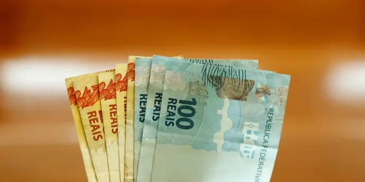 Quem trabalhou em 2023 vai receber o abono salarial este ano? Entenda aqui