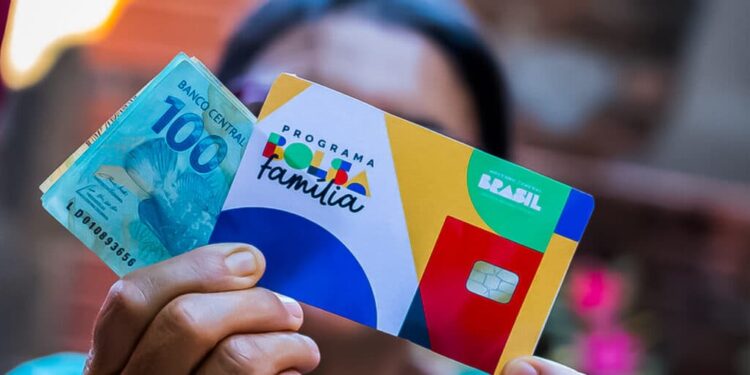 Mora sozinho? Veja como receber o Bolsa Família pelo CadÚnico