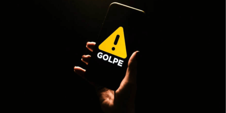 Mulher perde MAIS DE R$ 1 MIL após cair no GOLPE do falso SMS de atualização do BOLSA FAMÍLIA