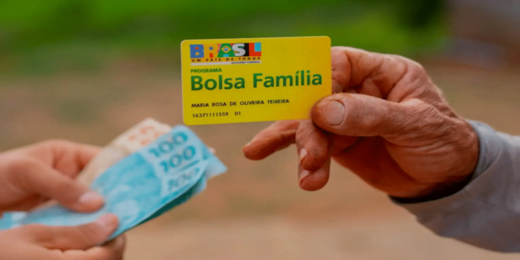 Quem recebe Bolsa Família e Auxílio Gás HOJE (27)? Confira calendário