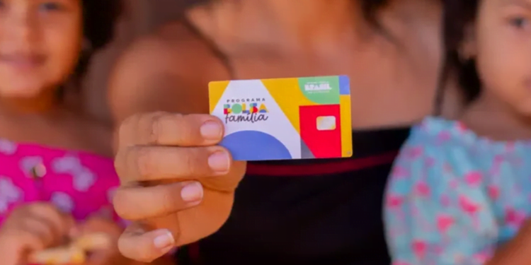 DECISÃO OFICIAL HOJE (07/02): Mães do Bolsa Família recebem adicional de R$ 300 em Fevereiro