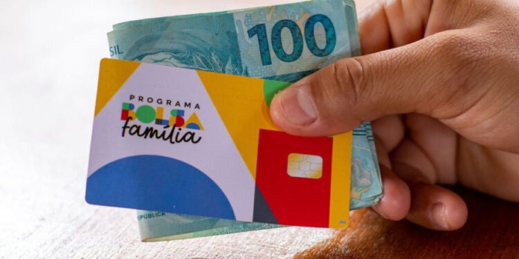 PIX de R$ 440: Beneficiários são surpreendidos com valor do BOLSA FAMÍLIA REDUZIDO; entenda