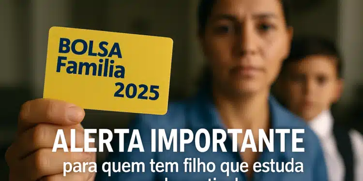 Mulher segura cartão amarelo escrito Bolsa Família 2025, com alerta sobre filhos em escola particular