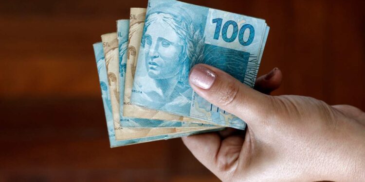 R$ 7,5 bilhões de dinheiro esquecido ainda estão disponíveis para saque! Veja como resgatar