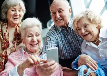 Confira a lista de 5 benefícios para brasileiros com MAIS de 60 anos!