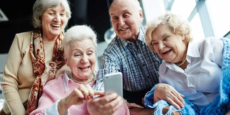 Confira a lista de 5 benefícios para brasileiros com MAIS de 60 anos!