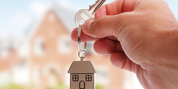 Beneficiários do Bolsa Família e BPC são surpreendidos com ALUGUEL GRATUITO! Veja como garantir e se cadastrar para receber o benefício